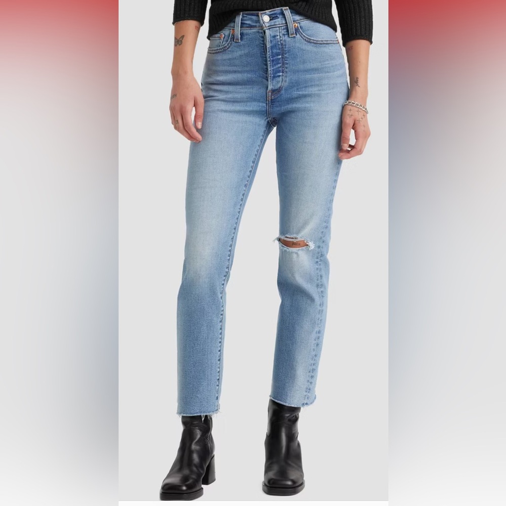 NWOT Levi's Women's Wedgie Straight Light Blue Cropped Jeans